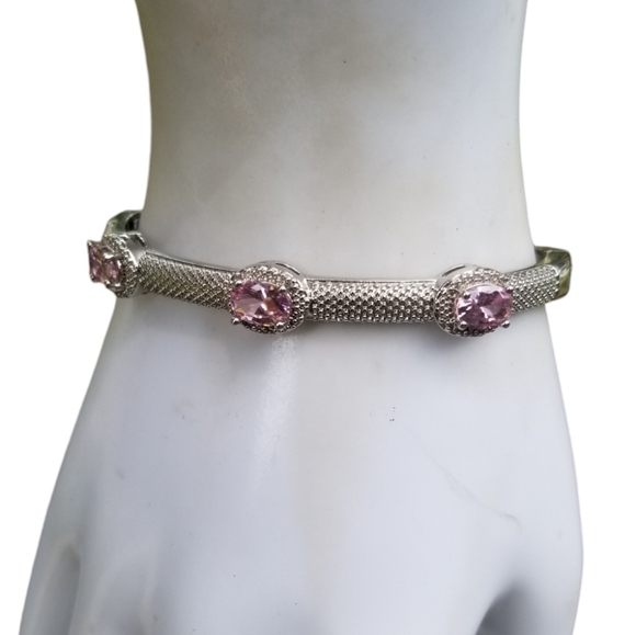 VINTAGE SILVERTONE & SPARKLING PINK FACETED AUSTRIAN CRYSTAL HINGED BRACELET - Picture 2 of 6